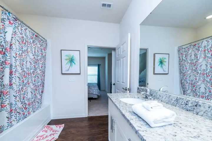 Lucaya Village - 9006 Shine Drive