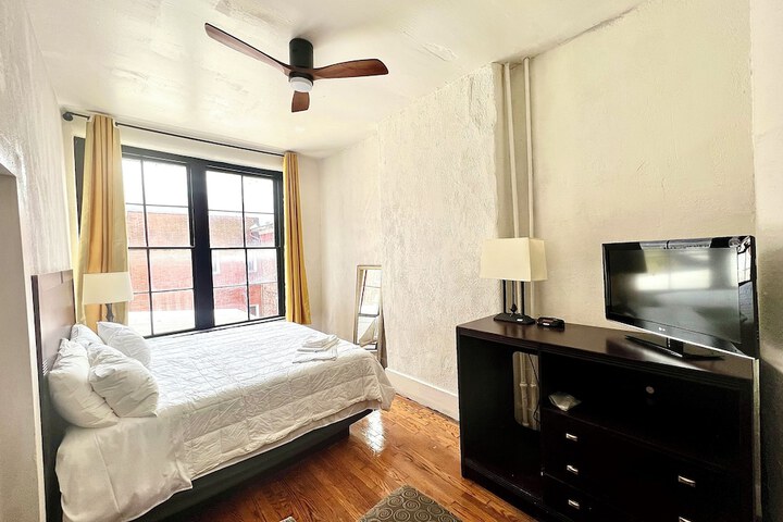 Standard King Room with City View (2 of 3)
