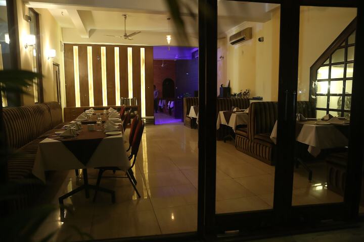 Dining Photos