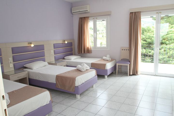 Room 5 of 105