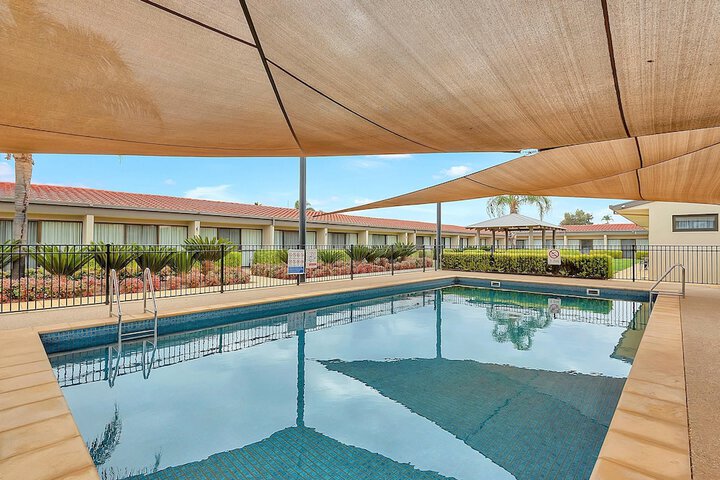 Pool 95 of 121