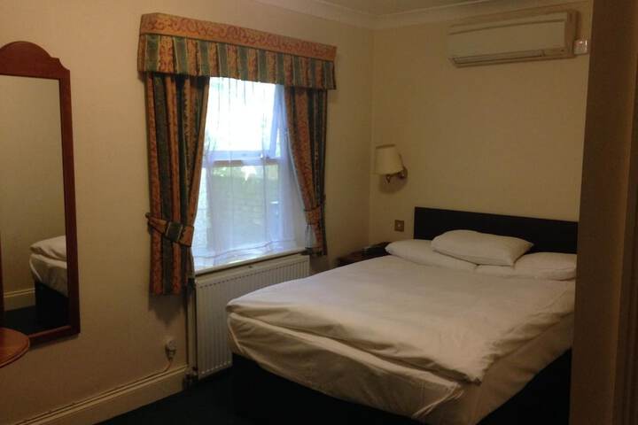 Room 11 of 21