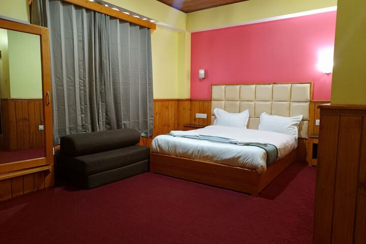 Room 14 of 30