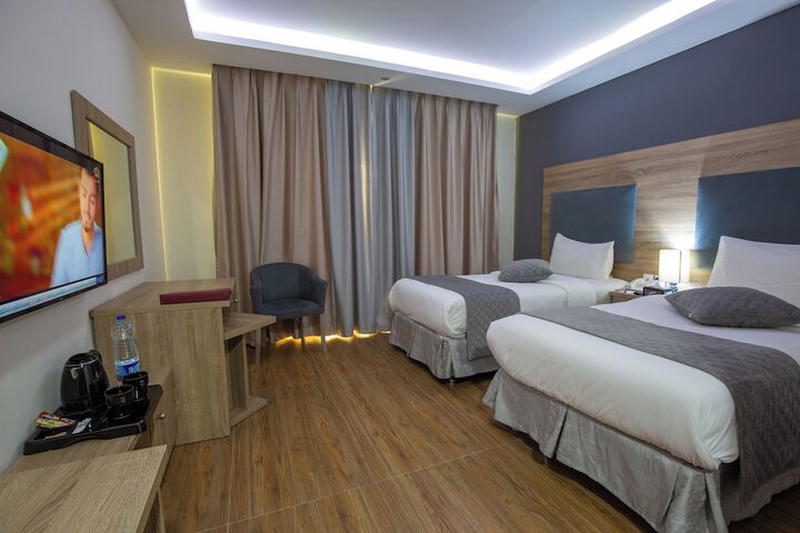 Room 6 of 13