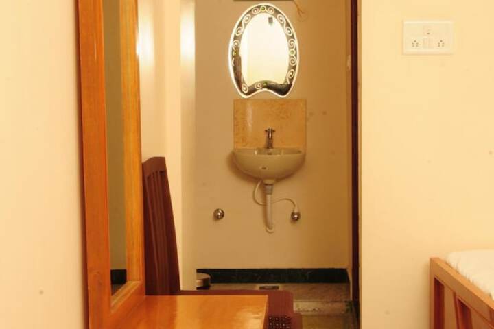 Room 16 of 36