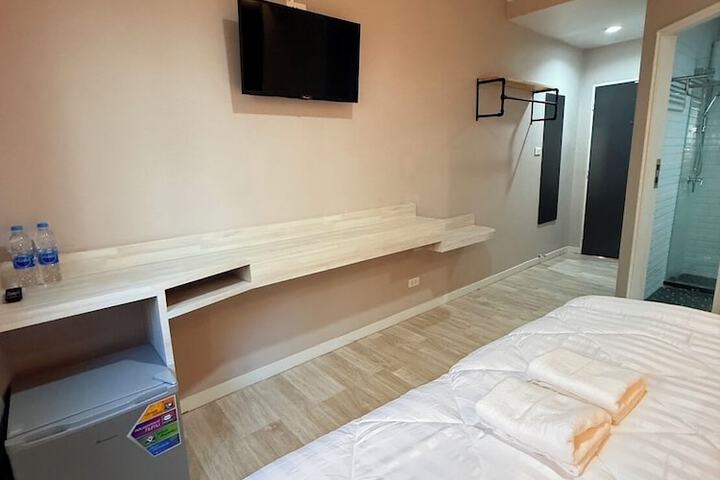 Room 10 of 28