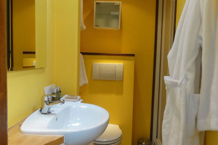 Room 15 of 30