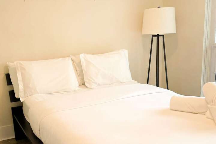 Room 5 of 118