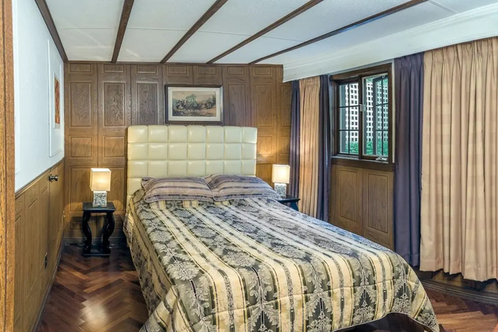 Room 2 of 12
