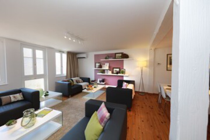 Room 3 of 16