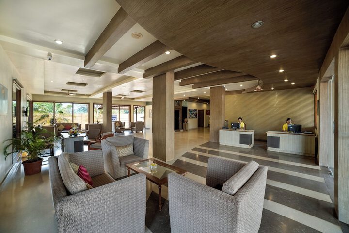 Entrance & Lobby