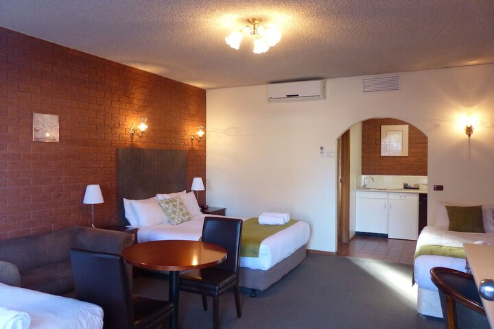 Room 28 of 83