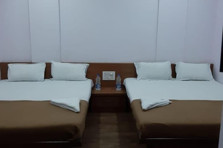 Room 11 of 32