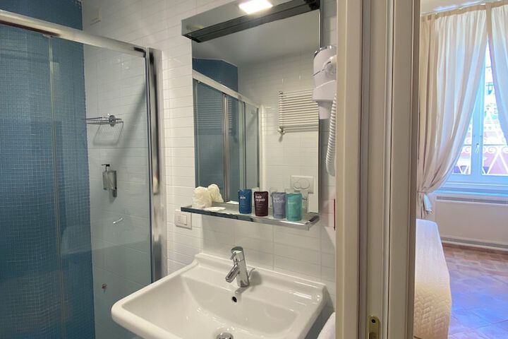 Room 40 of 180