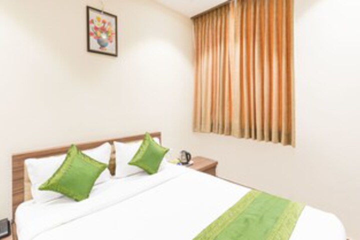 Room 10 of 26