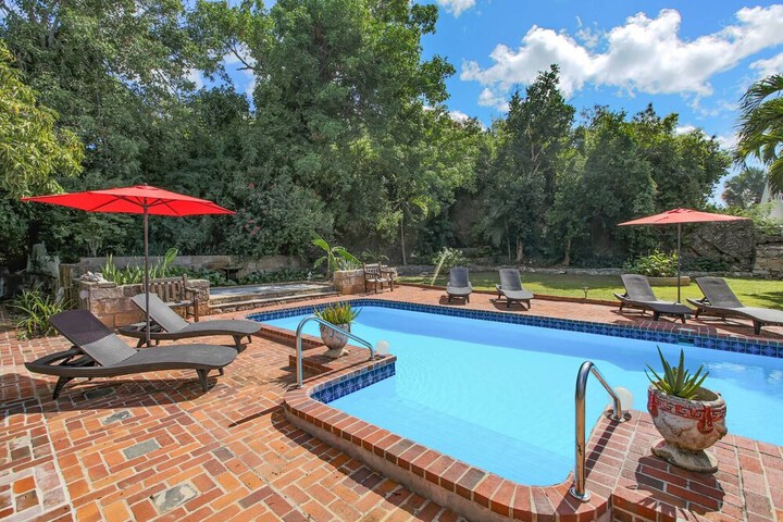 Pool 44 of 65