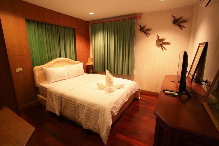 Room 7 of 33