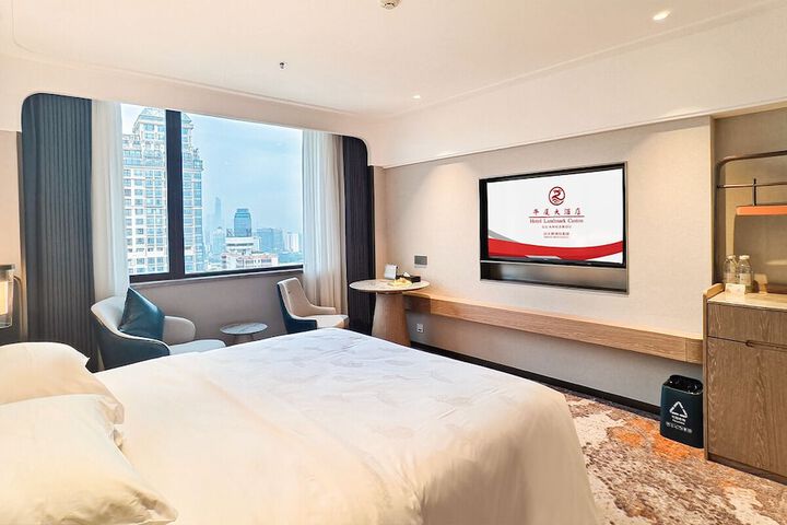 Room 26 of 82