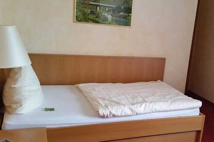Room 5 of 42