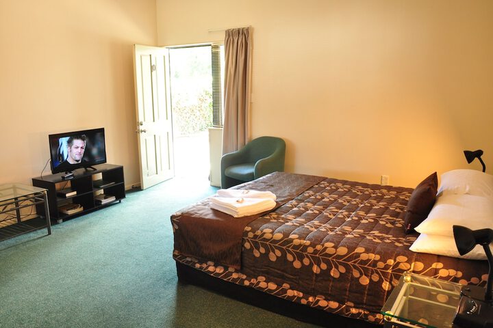 Room 7 of 32
