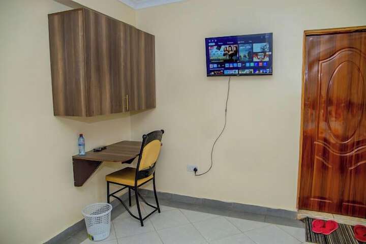 Room 10 of 28