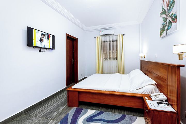 Room 13 of 39