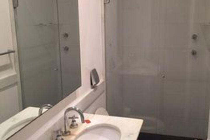 Room 4 of 17