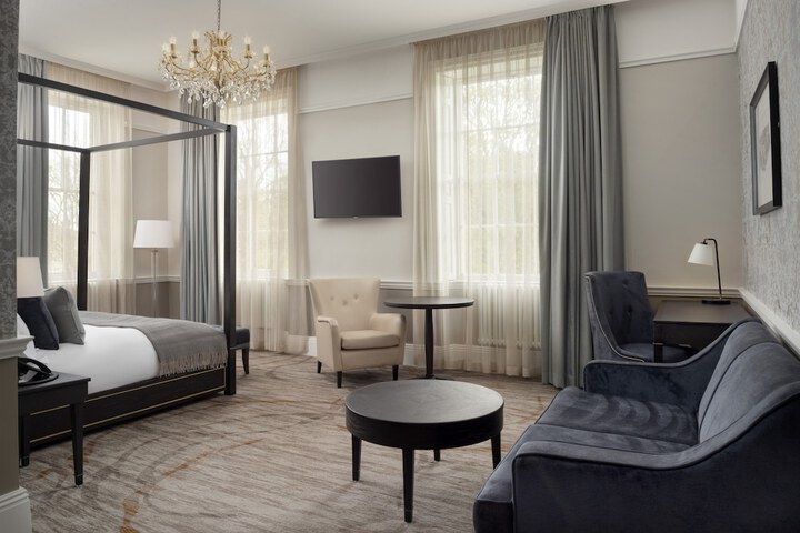Room 8 of 37