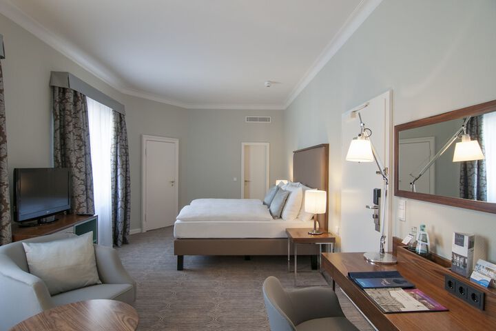 Room 12 of 90