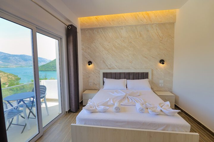 Room 3 of 64
