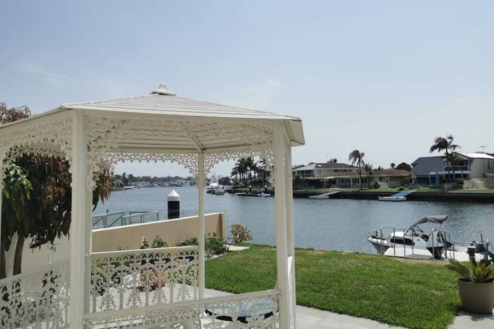 Hotel Exterior 35 of 45