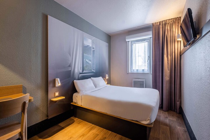 Room 9 of 20