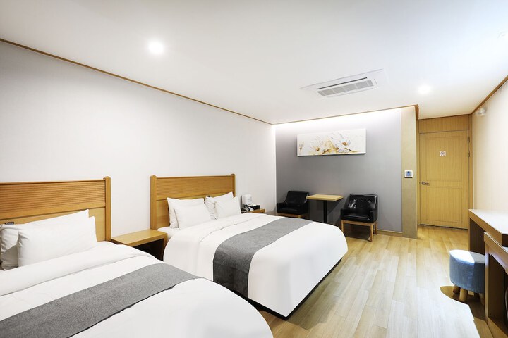 Room 14 of 49