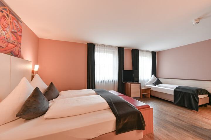 Room 32 of 134