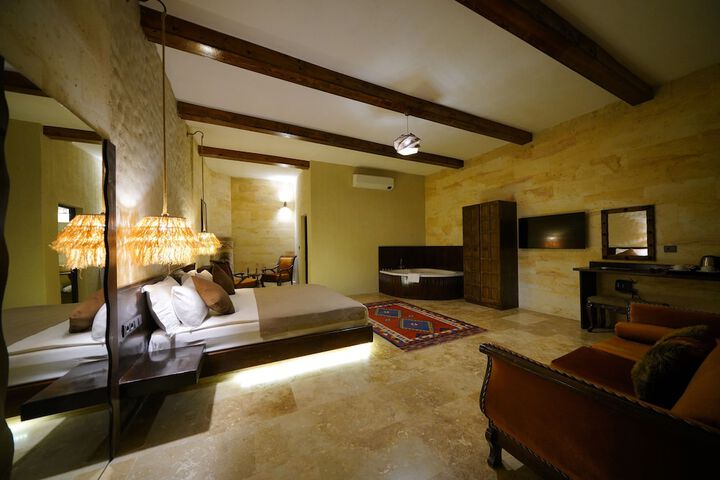 Room 34 of 100