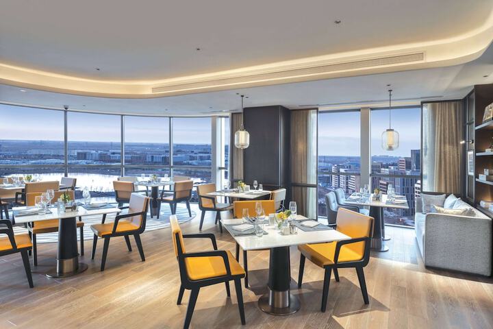 Lounge 74 of 92