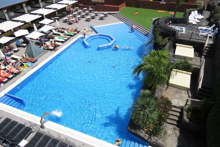 Pool 33 of 66