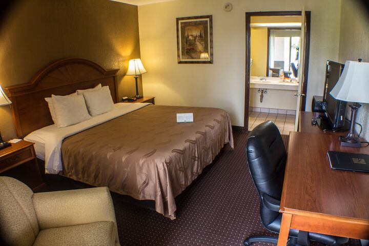 1 King Bed (9 of 19)
