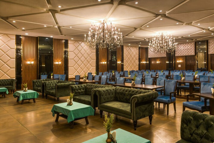 Ballroom/Hall 31 of 43