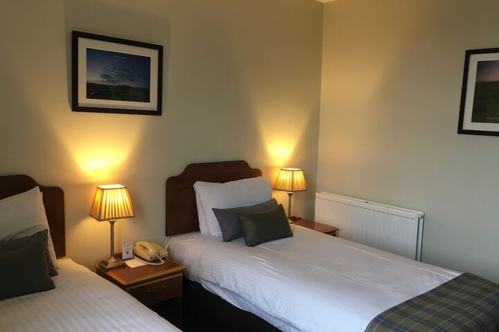 Room 34 of 153