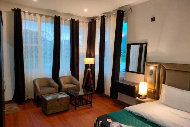 Room 13 of 28
