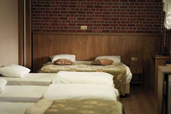 Room 33 of 54
