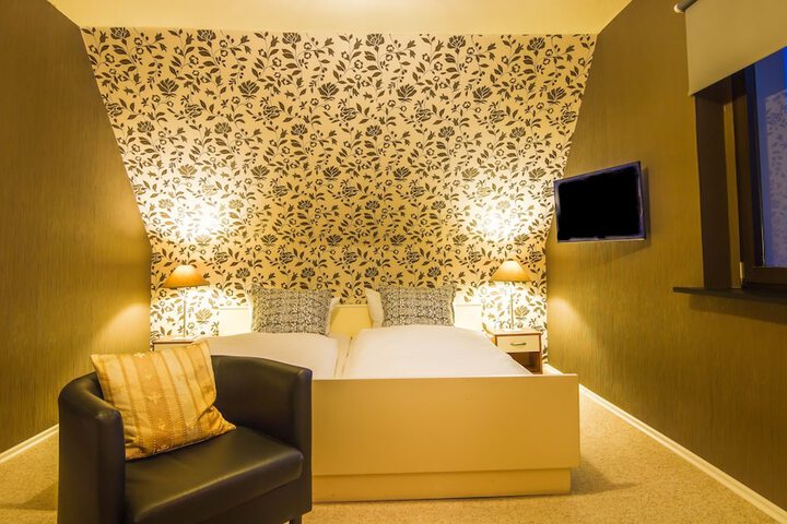 Room 9 of 35