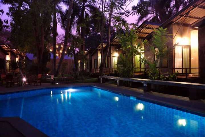 Hotel with Pool