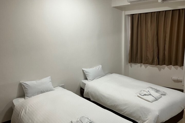 Room 4 of 11