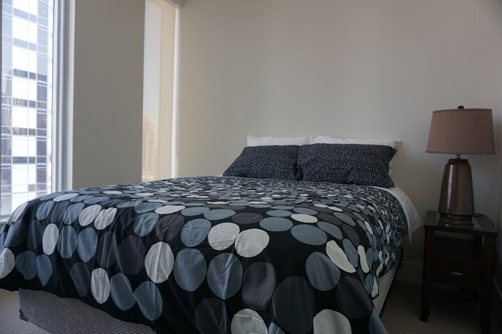 Room 3 of 28