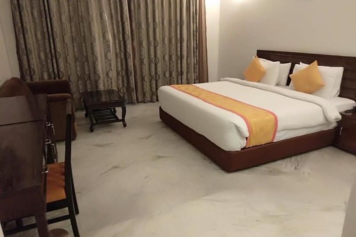 Room 7 of 15