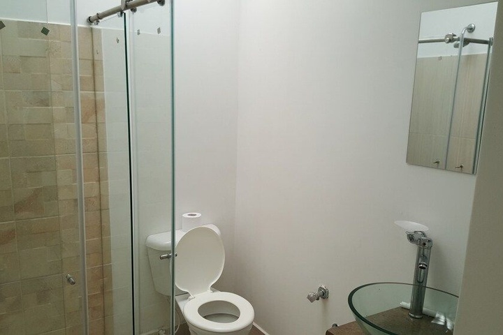 Room 5 of 9