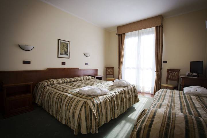 Room 4 of 41