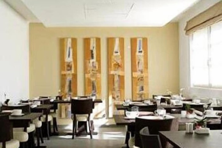 Dining 36 of 46